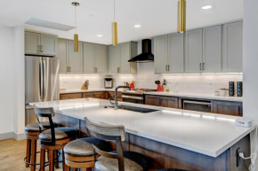 New Luxury Condo 2202 I Hot Tub I AC I Great Views I Best Price I FREE Adventures Daily